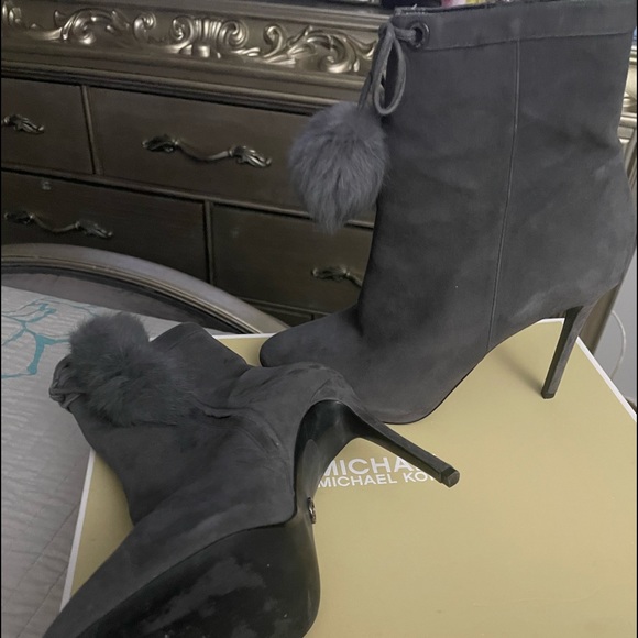 Grey suede bootie - Picture 3 of 3